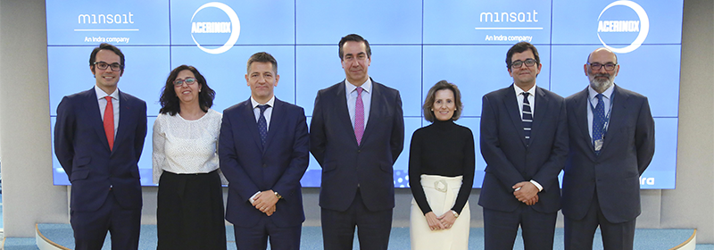 Fernando Abril-Martorell, Indra's Chairman, and Bernardo Velázquez, Acerinox's CEO, along with the projects managers of both companies. 